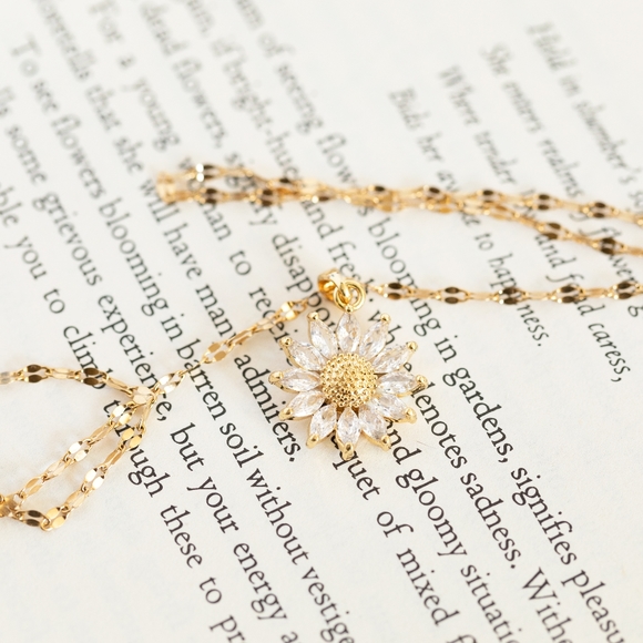 Sunflower Necklace - Only 1 left! - Picture 2 of 9
